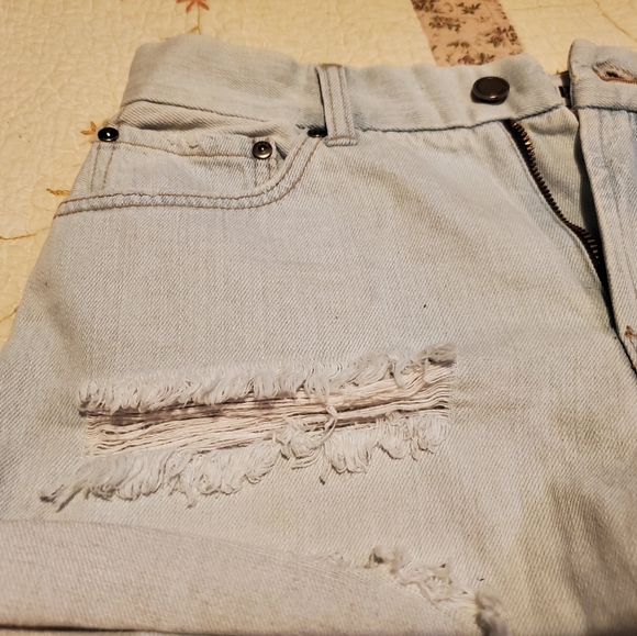 Denim distressed shorts - Picture 2 of 5